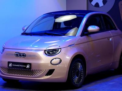 Financial Leas Fiat 500C Icon 42 kWh NAVI KLEUR + CABRIODAK ELEKTRISCH + CLIMA + CRUISE + LANE ASSIST + NAVI GROOT SCHERM + APPLE CARPLAY