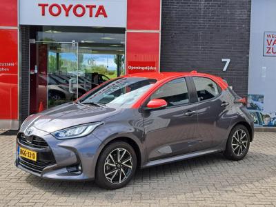 Financial Leas Toyota Yaris 1.5 HYBRID DYNAMIC BI-TONE