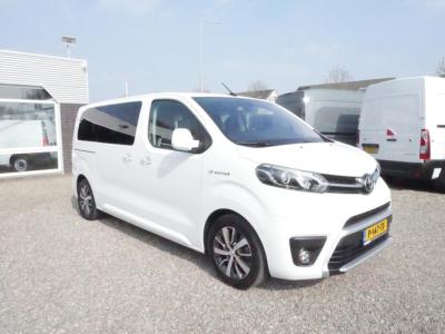 Financial Leas Toyota PROACE Electric Shuttle 50kWh Battery