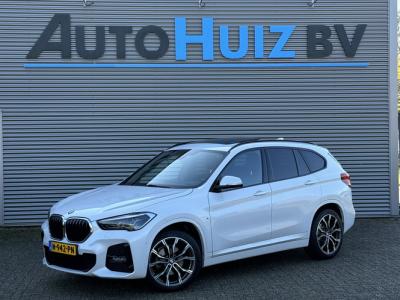Financial Lease BMW X1 sDrive18d High Executive M Sport Trekhaak Panoramdak 19 Inch DAB Achteruitrijcamera PDC DAB LED Head-Up Display Navi Plus