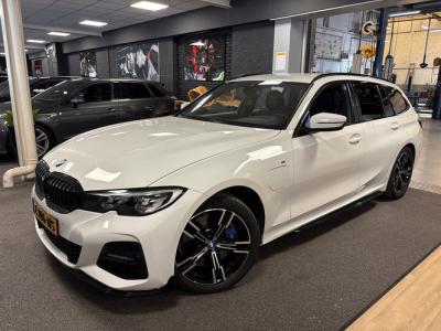 Financial Leas BMW 3 Serie Touring 330e High Executive