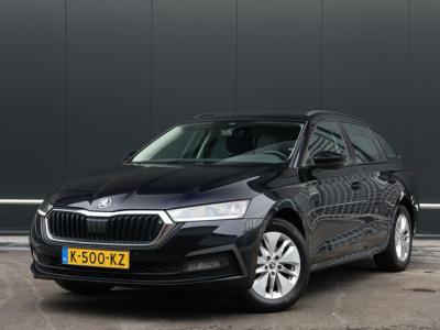 Financial Lease Škoda Octavia Combi 1.0 e-TSI DSG Automaat Business Edition Virtual Trekhaak Clima Cruise Navi LED CarPlay NL-Auto NAP!