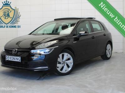 Financial Leas Volkswagen Golf 1.5 eTSI DSG PANO NAVI Elect. stoel IQ LED