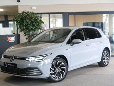 Financial Leas Volkswagen Golf 1.5 eTSI Style 150pk Navi ACC PDC Massage Dodehoek Sfeerverlichting
