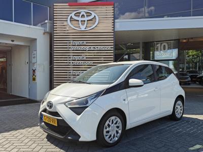 Financial Lease Toyota Aygo X-PLAY LIMITED 5-DEURS