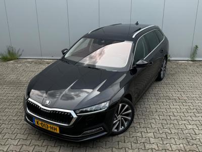 Financial Leas Škoda Octavia Combi E-TSI 110PK BUSINESS PLUS PANORAMADAK CARPLAY VIRTUAL NAP NEDERLANDSE AUTO