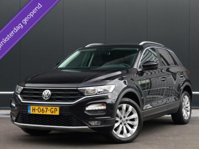 Financial Leas Volkswagen T-Roc 1.0 TSI Style Business Navi Clima CarPlay ACC Getint glas 17-Inch Nl-Auto NAP!