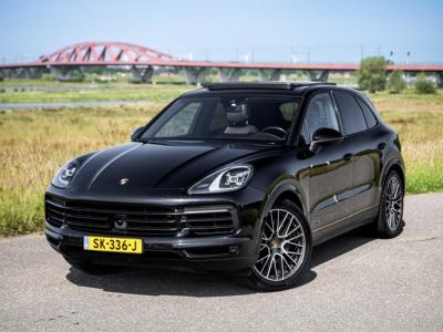 Financial Leas Porsche Cayenne 3.0 V6 340PK Pano Stoelkoeling Bose ACC Sport Chrono Led Matrix 360 Camera Softclose Luchtvering