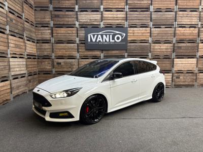 Financial Leas Ford Focus 2.0 ST schuifdak xenon navi camera clima uitlaatklep 19"LM