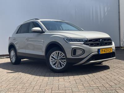 Financial Leas Volkswagen T-Roc 1.5 TSI Life 150pk Automaat Adap.Cruise Carplay Cam Hoogzitter Incl.BTW
