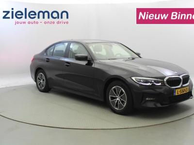 Financial Leas BMW 3 Serie 318i Sedan Business Edition Automaat - Carplay