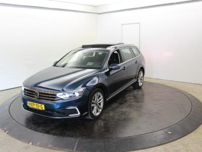 Financial Leas Volkswagen Passat GTE Head-up Disp Pano 360°Cam eLTrekh+aKlep Memo-seats Dhoek Det