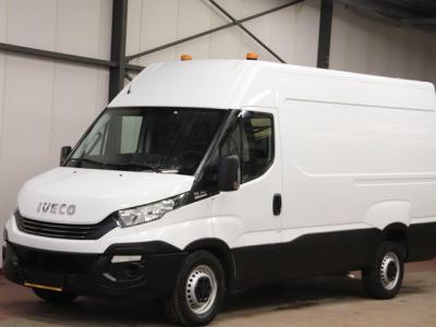 Financial Leas Iveco Daily 35S14V AUTOMAAT L2H2 3500KG TREKVERMOGEN
