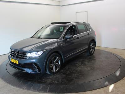 Financial Lease Volkswagen Tiguan 1.5 TSI R-Line EL Trekh+aKlep Panodak Virtual Camera Zwarte hemel bkl