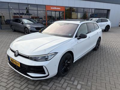 Financial Leas Volkswagen Passat Variant 1.5 eHybrid 272 Pk Automaat R-Line Edition
