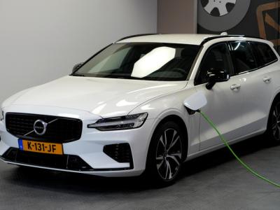 Financial Leas Volvo V60 2.0 T8 AWD 287kW