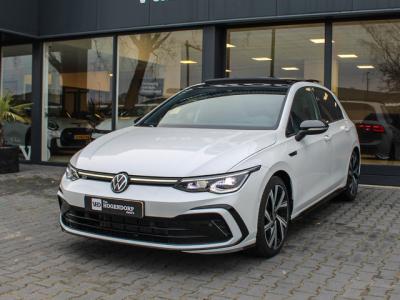 Financial Lease Volkswagen Golf 1.5 eTSI R-Line PANO HUD NAVI MATRIX