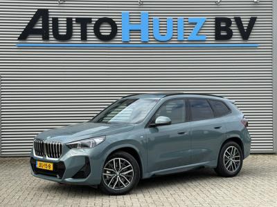 Financial Leas BMW X1 xDrive23i M Sport Panoramadak Trekhaak Head-Up Display Leder ACC Stoelverwarming Harman-Kardon Carplay 360 Camera Stuurwielverwa