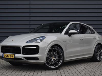 Financial Leas Porsche Cayenne Coupé 3.0 E-Hybrid 462pk Lightweight Sport Package
