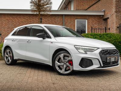 Financial Leas Audi A3 Sportback 45 TFSI e S Edition Competition 245 PK Matrix LED Adaptive RS Zetels Keyless B&O 18''