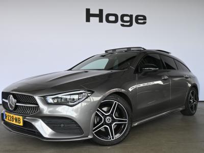 Financial Lease Mercedes-Benz CLA-Klasse Shooting Brake 180 Automaat Business Solution AMG Clima Panoramadak Widescreen Sfeer LED Rijklaarprijs! Inruil Mogelijk!