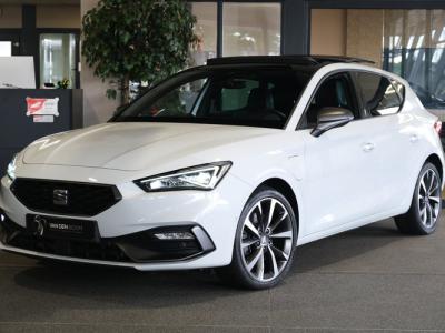 Financial Leas SEAT Leon 1.4 TSI eHybrid FR 204PK Pano Alcantara Cam Led ACC Navi Virtual