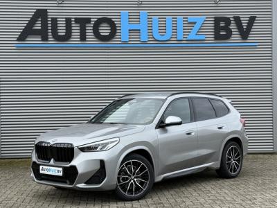 Financial Leas BMW X1 sDrive20i M Sport Trekhaak LED Carplay Achteruitrijcamera PDC Trekhaak 1800 KG Trekgewicht 19 Inch 4Seizoenenbanden DAB Shadow-l
