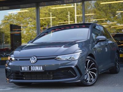 Financial Leas Volkswagen Golf 1.5 eTSI R-Line DSG Led Panorama Acc Sfeer CarPlay Trekhaak