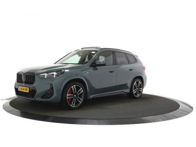 Financial Leas BMW X1 xDrive25e M-Sport Pano Wegklapbare Trekhaak 360 Cam Stoelverwarming Elec. Stoelen H&K HUD Half Leder 1e Eigenaar NL Auto!