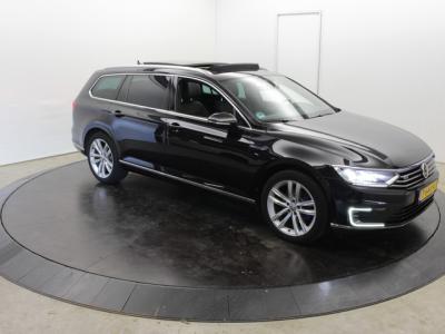 Financial Leas Volkswagen Passat GTE NW Model Zwarte hemel Disc pro Navi EL aklep Pano Leer Camera