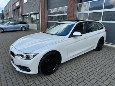 Financial Lease BMW 3 Serie 320i LCI Touring 184PK AUT LED Pano Groot Navi Trekhaak