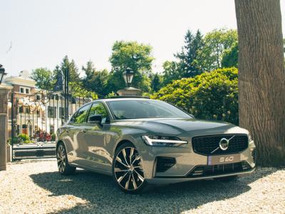 Financial Lease Volvo S60 Recharge T6 Aut. AWD Ultimate Dark