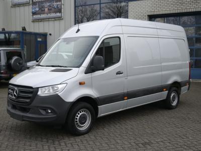 Financial Leas Mercedes-Benz Sprinter 317 CDI L2H2 RWD