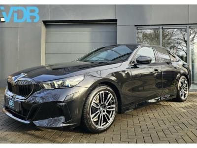 Financial Leas BMW 5 Serie 520i NIEUWSTE MODEL M-SPORT HARMAN HEADUP BOMVOL